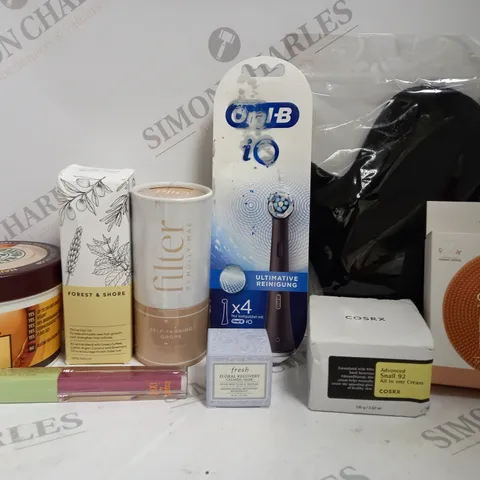 BOX OF APPROX 15 ASSORTED BEAUTY PRODUCTS TO INCLUDE MOLLY MAE FILTER TAN, CORSX ALL IN ONE CREAM, DAILY CONCEPTS SILICONE SCRUBBER, ETC
