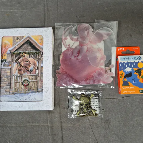 APPROXIMATELY 10 ASSORTED HOUSEHOLD ITEMS TO INCLUDE CHRISTMAS CARDS, BRAIN BOTS AUDIO CARDS, ETC