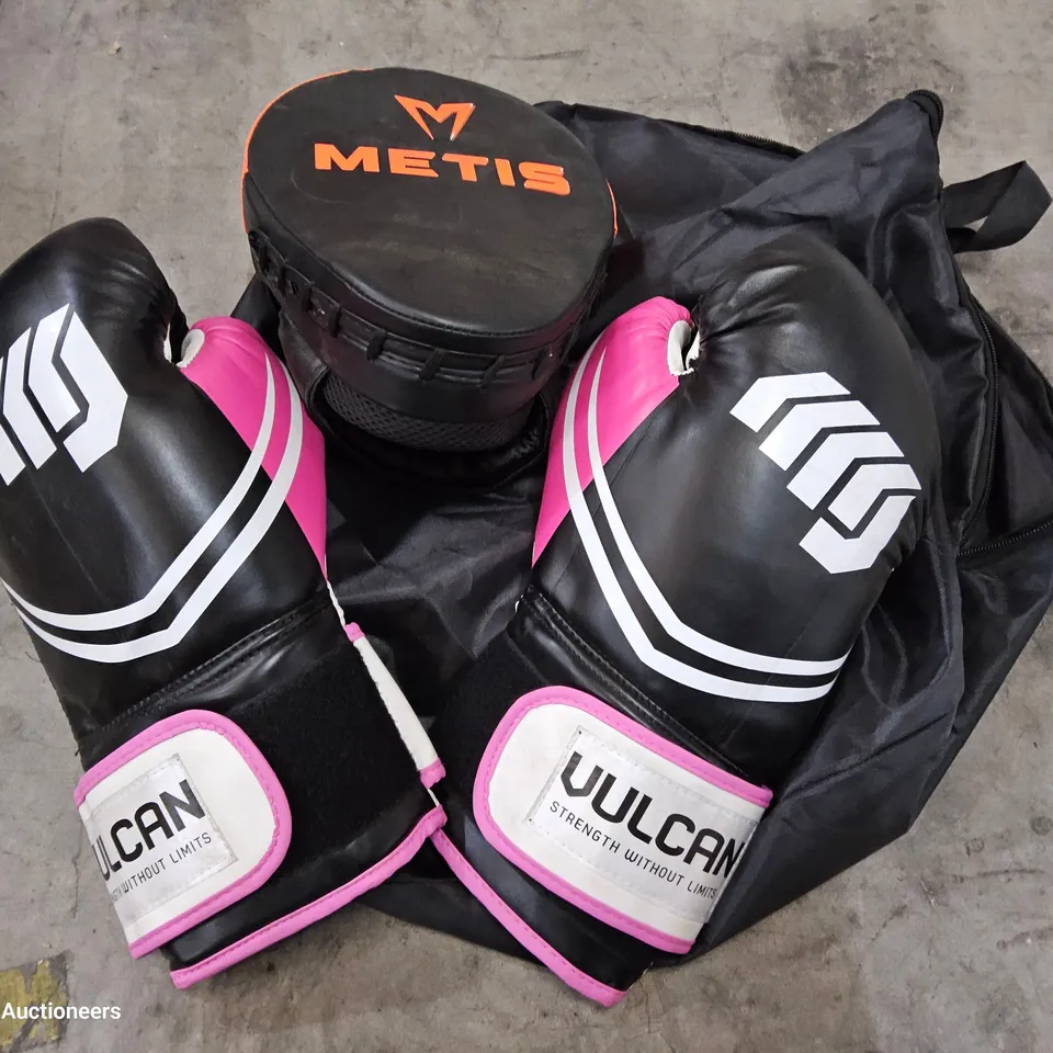 VULCAN BOXING GLOVES & METIS PUNCH PAD 
