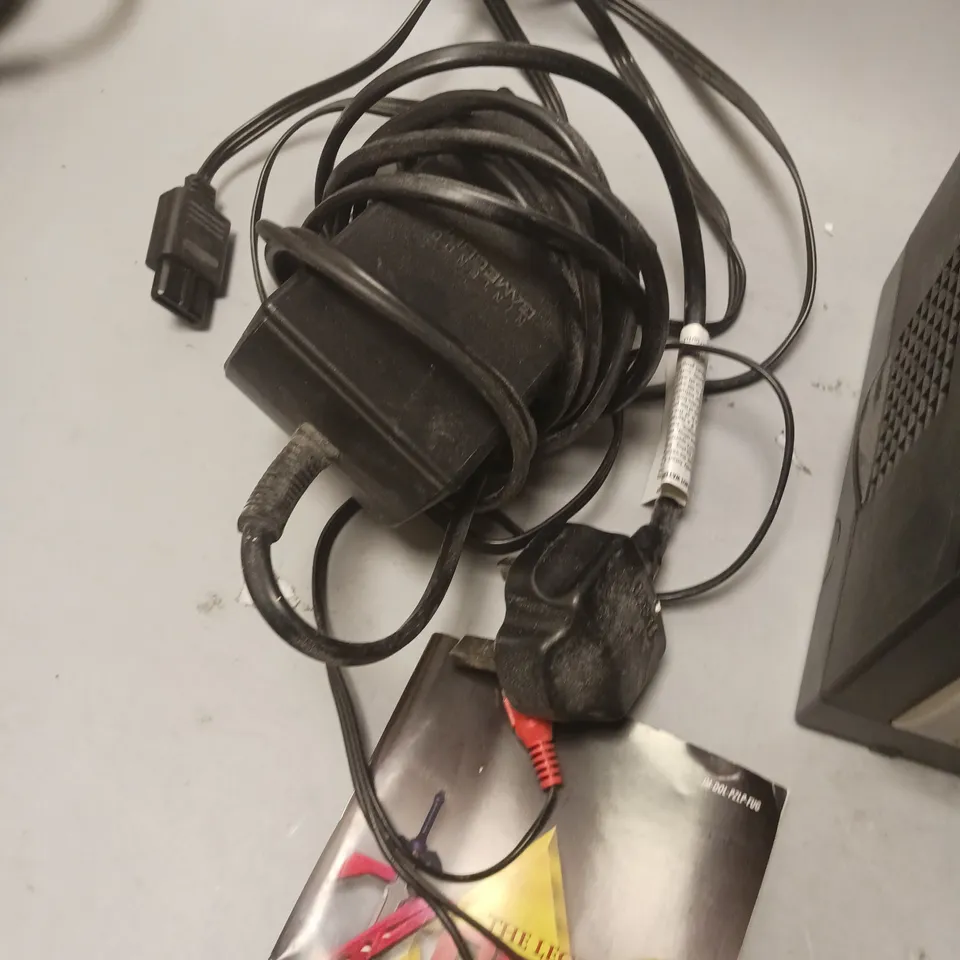 UNBOXED NINTENDO GAMECUBE WITH 2 CONTROLLERS, SEALED MEMORY CARD AND ZELDA COLLECTORS GAME 