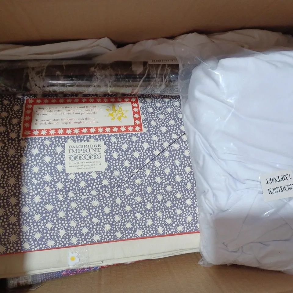 BOX OF APPROXIMATELY 8 ASSORTED HOUSEHOLD ITEMS TO INCLUDE ENAMEL COATED KETTLE, LEG CAST + DRESSING PROTECTOR, ETC