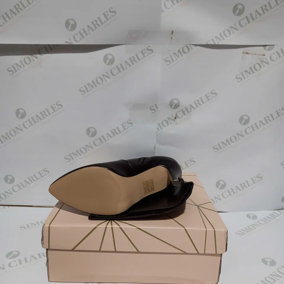 ESSEX GLAM BROWN SYNTHENTIC LEATHER BOOTS - EU 39