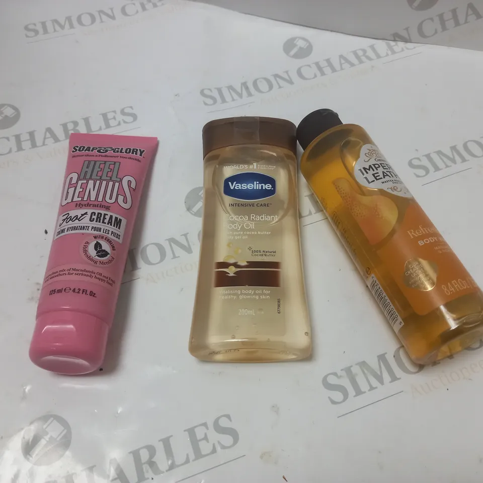 BOX OF APPROXIMATELY 20 COSMETIC PRODUCTS TO INCLUDE IMPERIAL LEATHER, VASELINE, SOAP & GLORY, ETC
