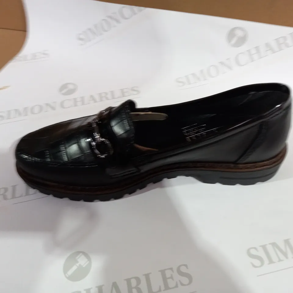 RIEKER BLACK LOAFERS SIZE 6