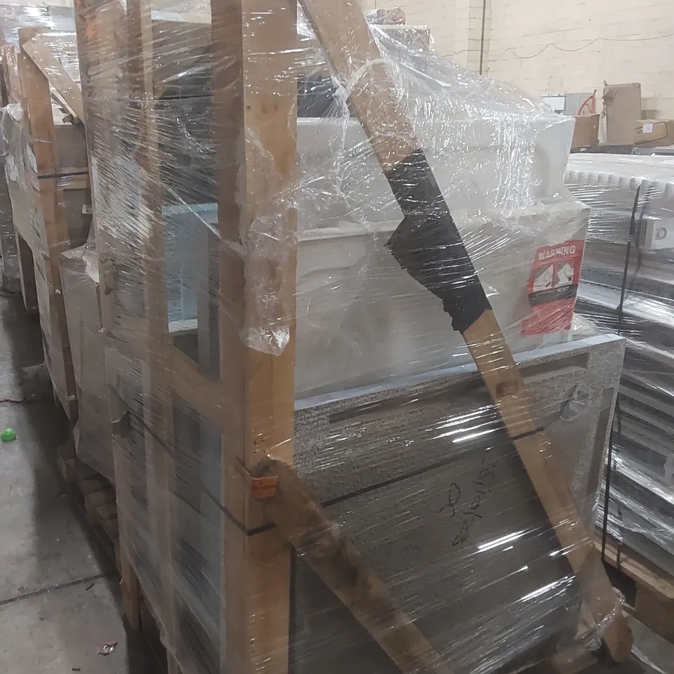 PALLET CONTAINING APPROXIMATELY 15x BRANDED SHOWER TRAYS