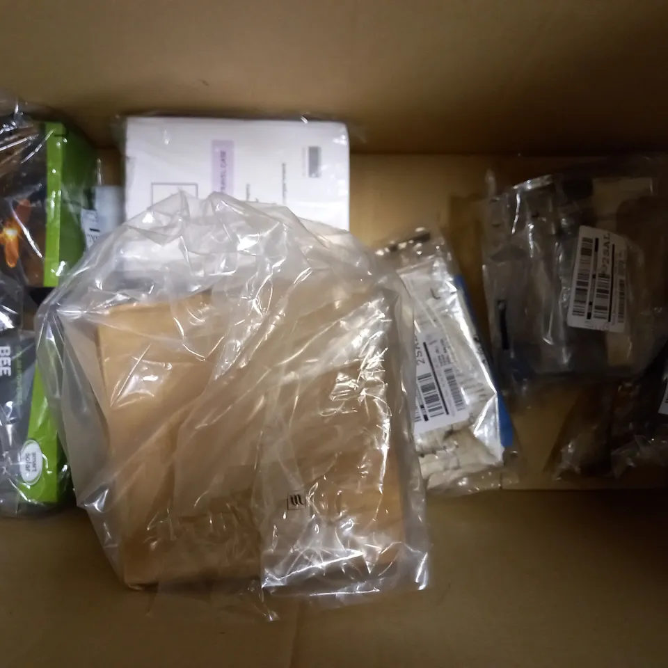 LOT OF APPROXIMATELY 12 ASSORTED HOUSEHOLD ITEMS, TO INCLUDE "EVA" PRINCESS BOOK, DVD PLAYER, AIRTAG LOOP, ETC RRP £295
