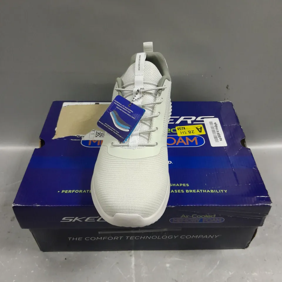 BOXED PAIR OF SKECHERS BOUNDER MEMORY FOAM TRAINERS - 8.5