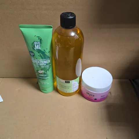 APPROXIMATELY 15 ASSORTED HEALTH & BEAUTY PRODUCTS TO INCLUDE GIVE ME CONDITIONER, MYRA VITA-GLOW WHITENIZER, FRESH SKIN CASTOR OIL ETC - COLLECTION ONLY 