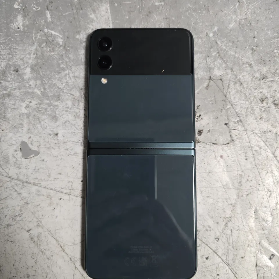 SAMSUNG GALAXY Z FLIP3 SMARTPHONE 