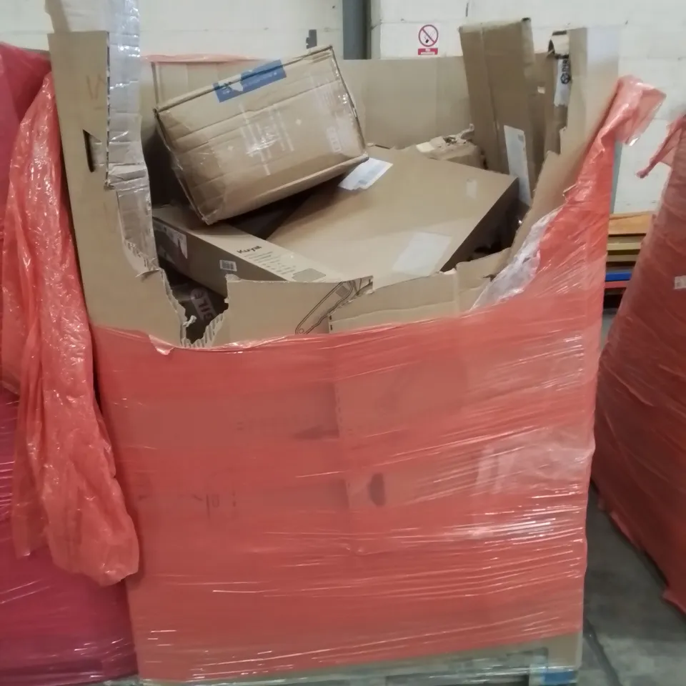 PALLET CONTAINING VARIOUS ASSORTED BOXED HOUSEHOLD ITEMS TO INCLUDE: HOSE WITH REEL, CARPET MAT, CHRISTMAS TREE AND LOTS MORE UNMARKED BOXED ITEMS 