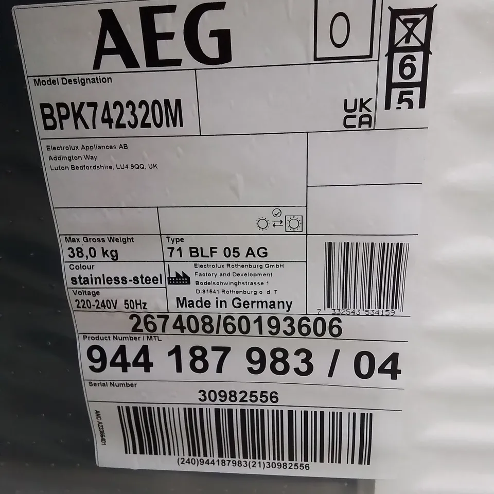 AEG INTEGRATED ASSISTED COOKING OVEN - STAINLESS STEEL Model BPK742320M RRP £542
