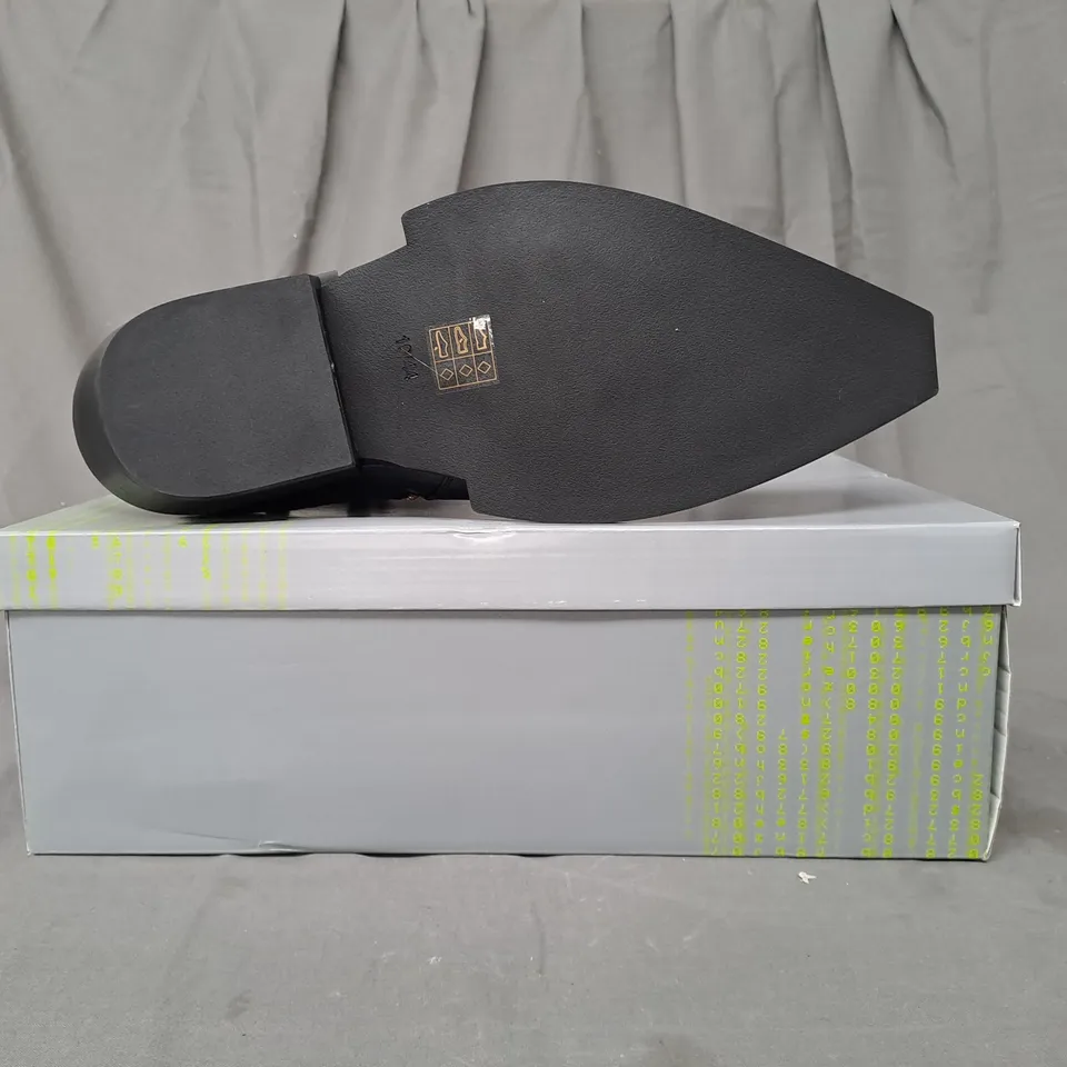 BOXED PAIR OF KOI SOUL RENDER COWBOY BOOTS IN BLACK/BRONZE EFFECT UK SIZE 10
