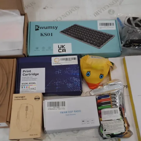 LOT OF APPROXIMATELY 26 ASSORTED ITEMS TO INCLUDE PRINT CARTRIDGE, COMMUNICATION HEADSET, BOXEDMLIGHTS AND USB DRIVES