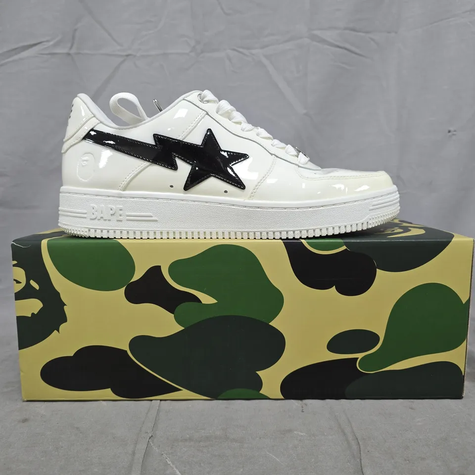 BOXED PAIR OF A BATHING APE STAR PRINTED LEATHER SNEAKERS IN WHITE/BLACK SIZE UK 8