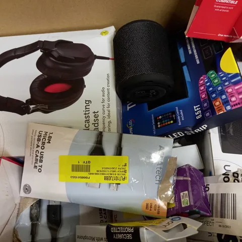 LOT OF APPROX. 15 ASSORTED ELECTRICALS INCLUDING HEADPHONES, REMOTE, SPEAKERS