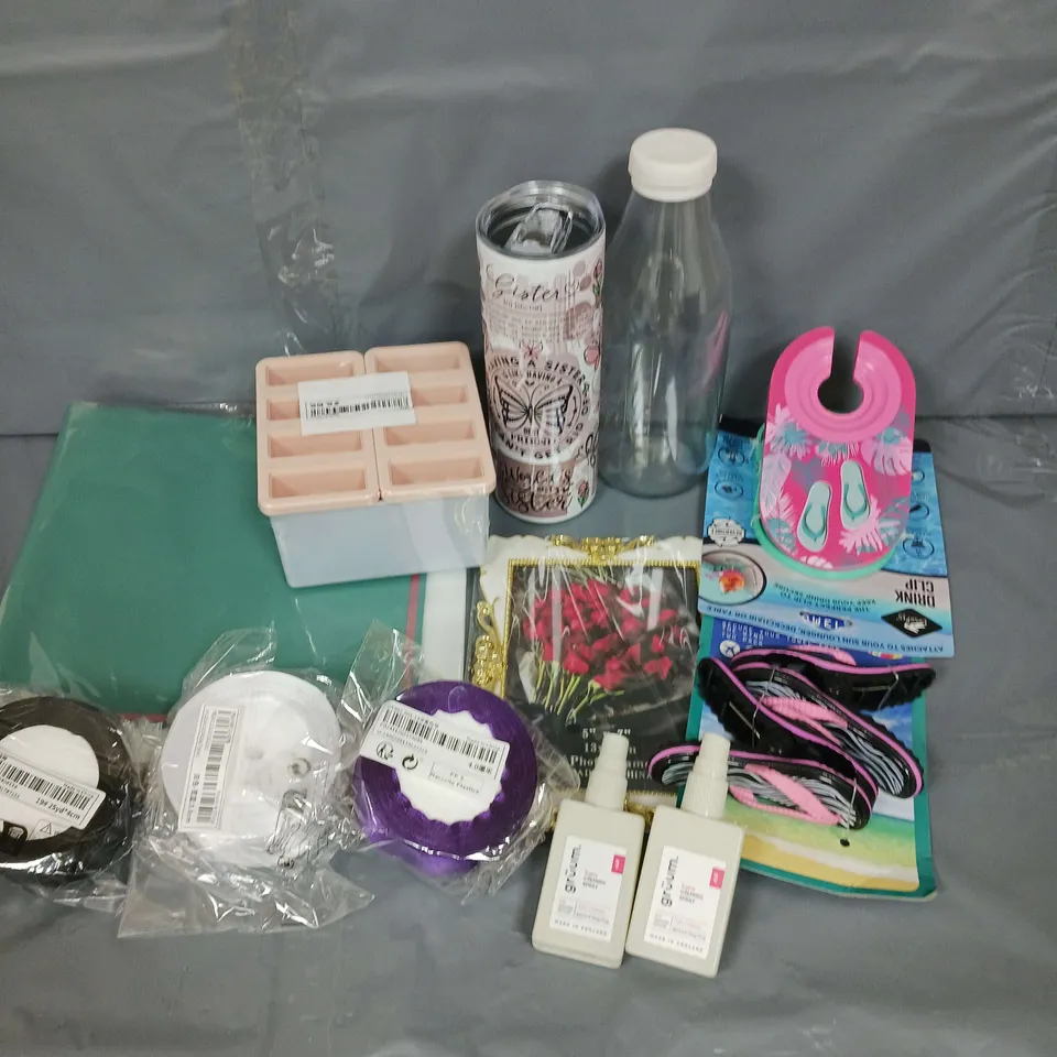 APPROXIMATELY 15 ASSORTED HOUSEHOLD ITEMS TO INCLUDE - PHOTO FRAME - GRUUM CALMING SPRAY - TRAVEL CUP - ETC