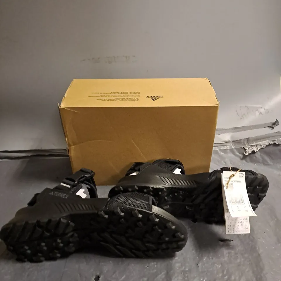 BOXED PAIR OF ADIDAS TERREX HYDROTERRA BLACK UK 9 