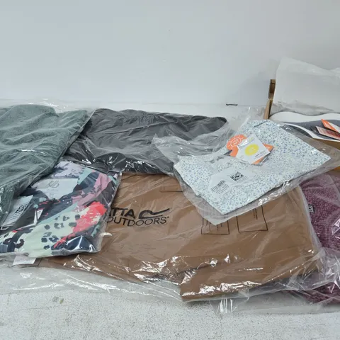 24 X ASSORTED BRAND NEW REGATTA CLOTHING PRODUCTS IN VARIOUS STYLES & SIZES 