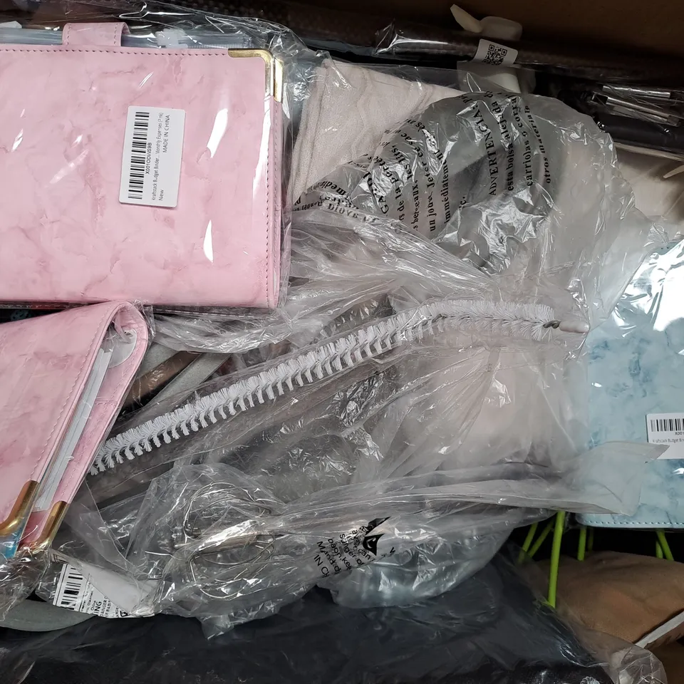 BOX OF APPROXIMATELY 20 ASSORTED HOUSEHOLD ITEMS TO INCLUDE KRAFTSTACK BUDGET BINDER, 6 LED SOLAR FENCE LIGHT, ETC