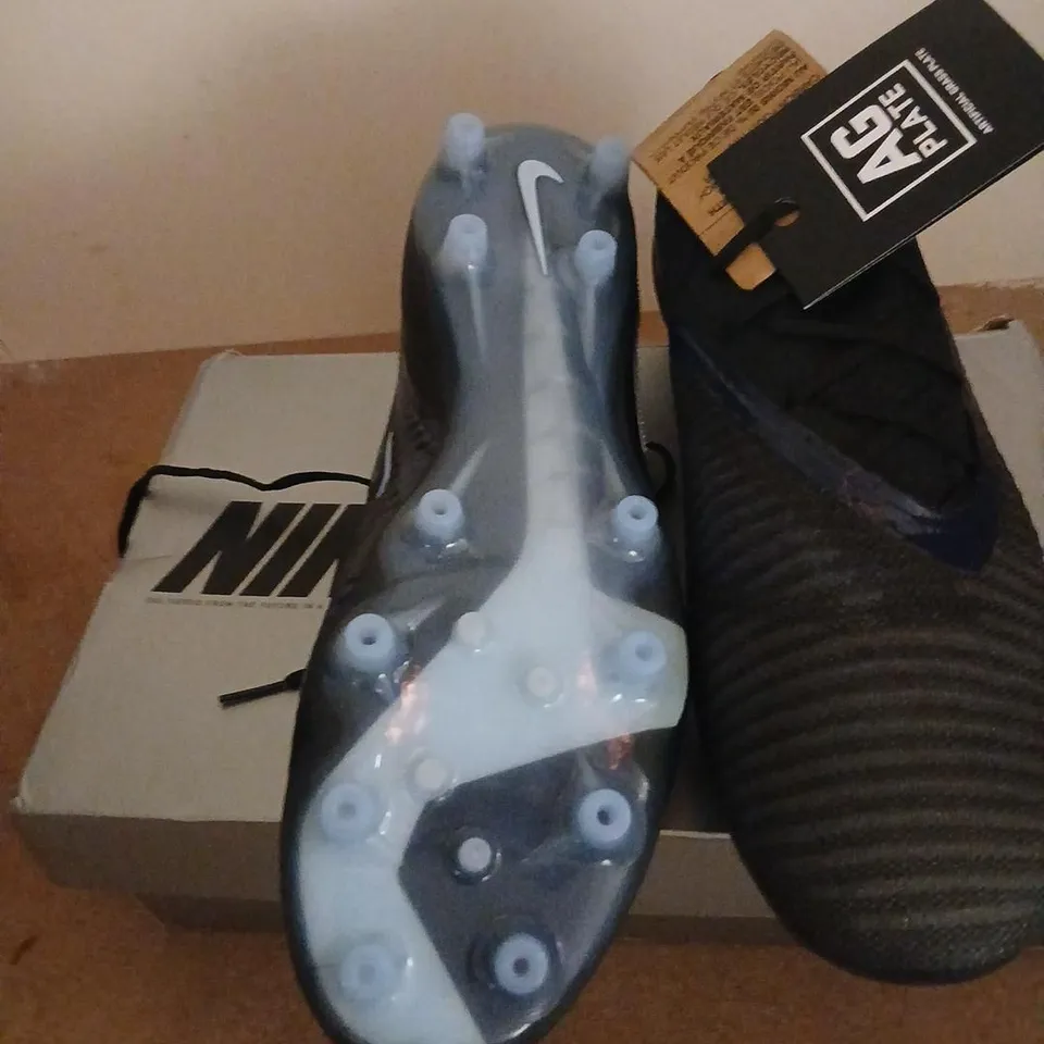 NIKE PHANTOM ELITE AG FOOTBALL BOOTS – BLACK/BLUE, UK 8 (EU 42.5) 