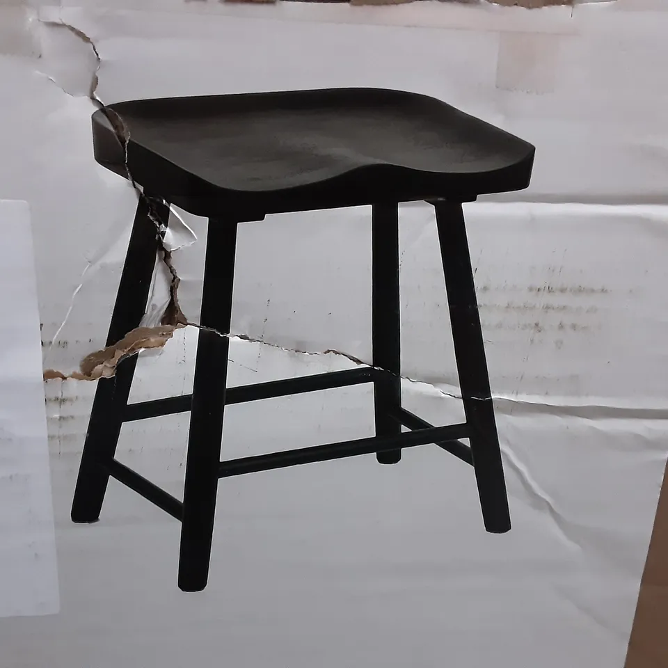 BOXED LOXWOOD STOOP IN BLACK 