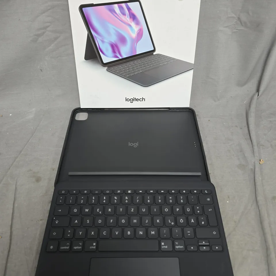 LOGITECH COMBO TOUCH IPAD PRO 13" KEYBOARD (GERMAN LAYOUT) 