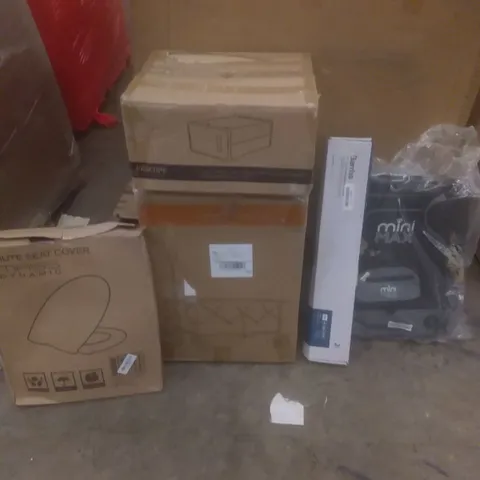 PALLET OF ASSORTED ITEMS INCLUDING SEAT COVER, MINI MAX DOG BAG, TROLLEY WAGON, LED LIGHT