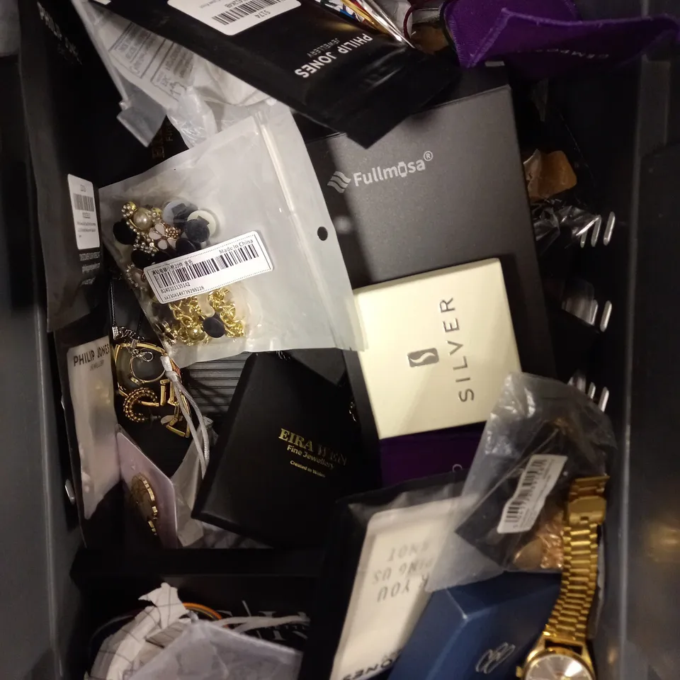 APPROXIMATELY 30 ASSORTED JEWELLERY PRODUCTS TO INCLUDE WATCHES, BRACELETS, EARRINGS ETC 