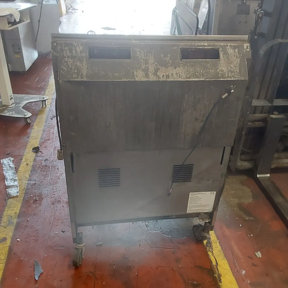 HALF PENNY COMMERCIAL GAS DOUBLE DEEP FRYER