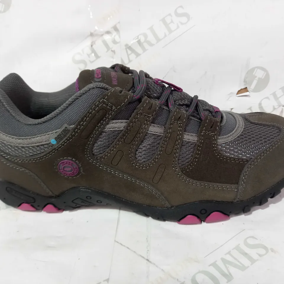 BOXED PAIR OF HI-TEC TRAINERS IN BROWN/PURPLE UK SIZE 4