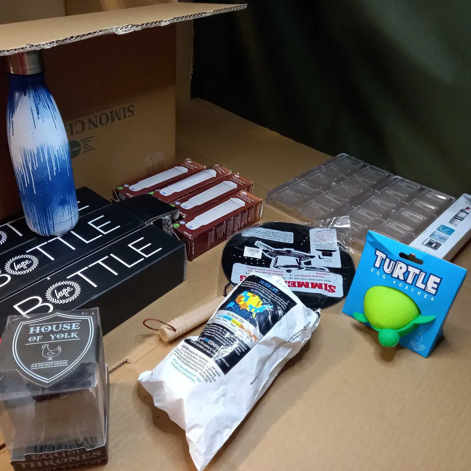 LOT OF APPROX 20 ASSORTED HOUSEHOL/KITCHEN RELATED ITEMS TO INCLUDE: COFFEE FILTERS, WATER FILTERS, EGG POACHER, THRONE EGG CUP