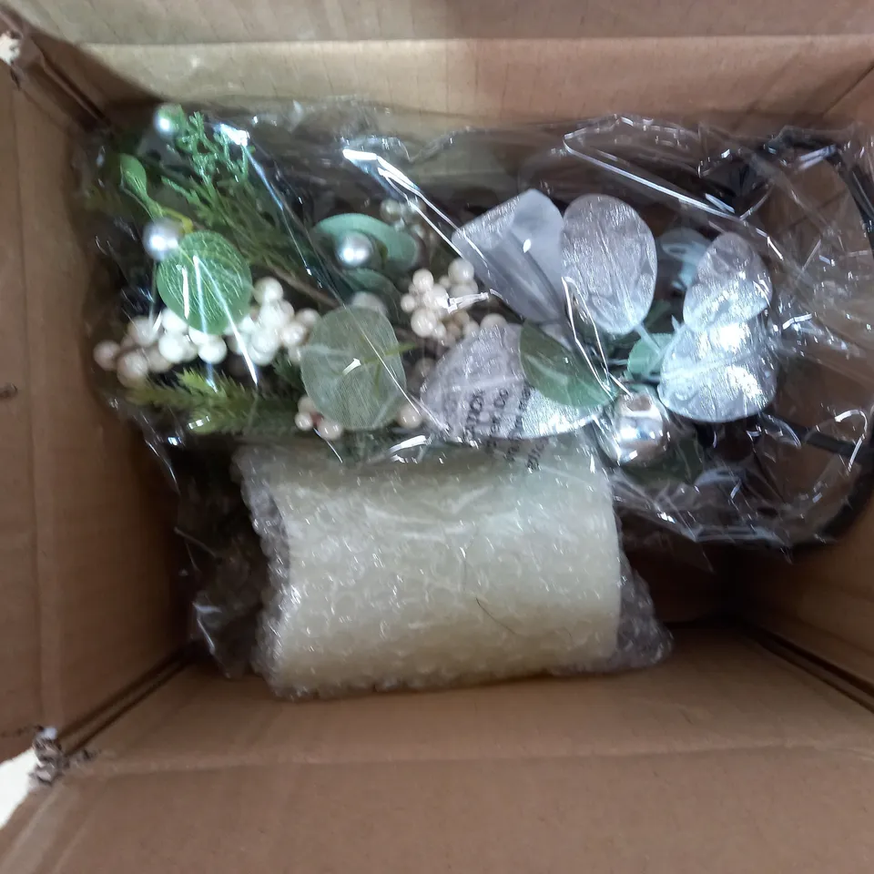 WHITE BERRY CANDLE HOLDER