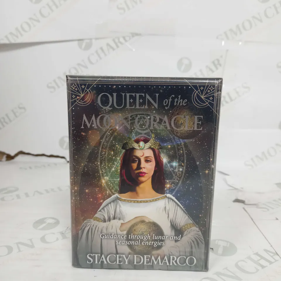 QUEEN OF THE MOON ORACLE - TAROT CARDS