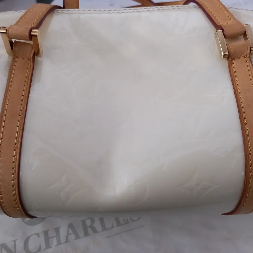 LOUIS VUITTON HANDBAG IN CREAM