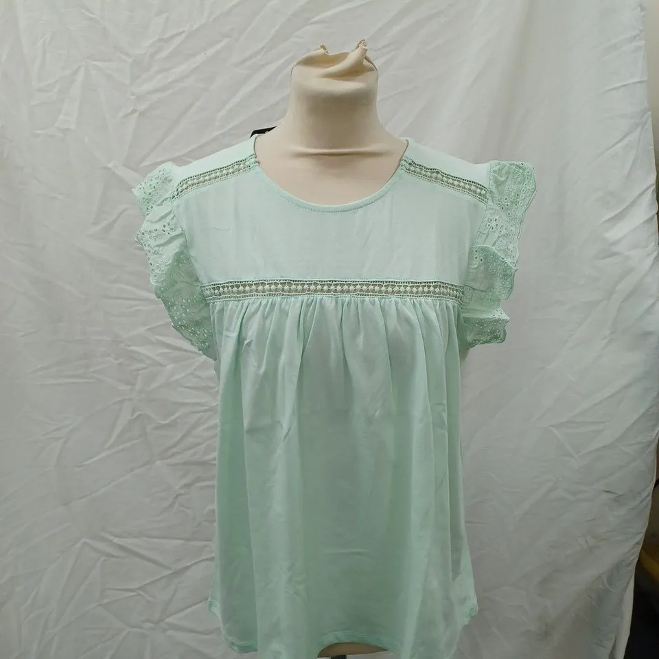 DOROTHY PERKINS SAGE YOKE TRIM T-SHIRT SIZE M