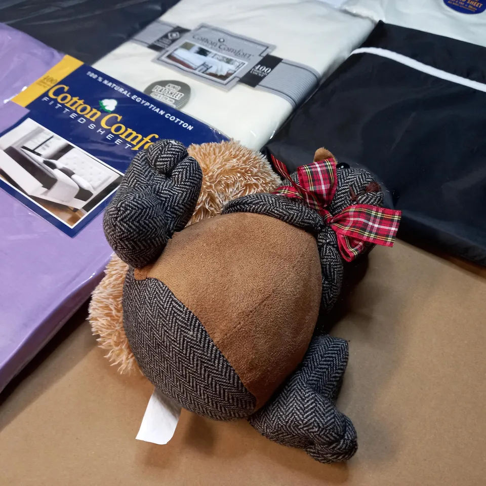 LARGE BOX OF APPROXIMATELY 20 ASSORTED HOUSEHOLD ITEMS TO INCLUDE: BEDSHEETS, TOWELS, PILLOW CASES