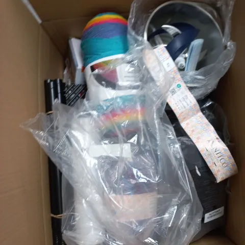 BOX OF APPROXIMATELY 20 ASSORTED ITEMS TO INCLUDE: NITCO YARN 