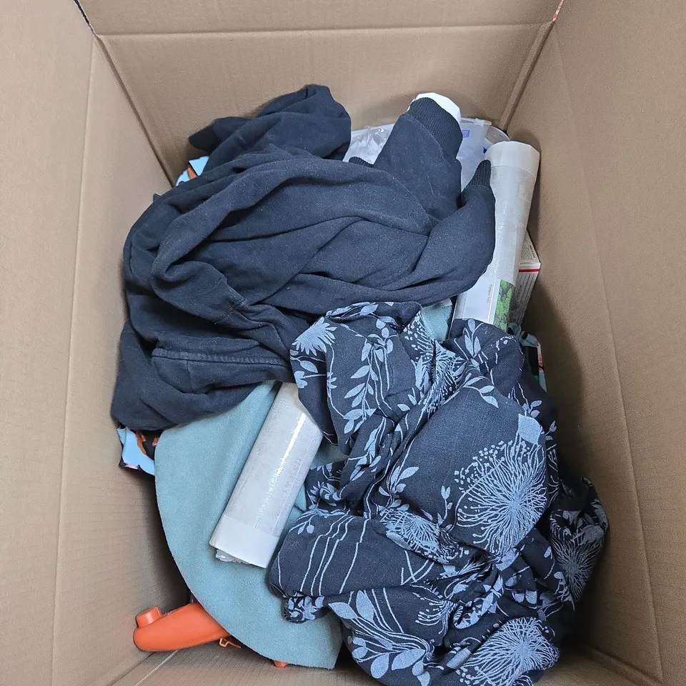 BOX OF APPROXIMATELY 15 ASSORTED ITEMS INCLUDING SHREDDER LUBRICATION SHEETS. QIUFFENBABY MINI HANDHELD FAN AND MOZART LE NOZZE DI FIGARO