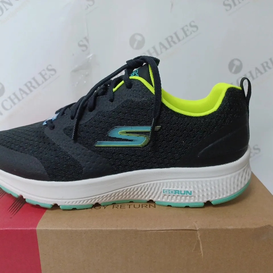 SKECHERS GO RUN TRAINERS BLACK SIZE 6.5
