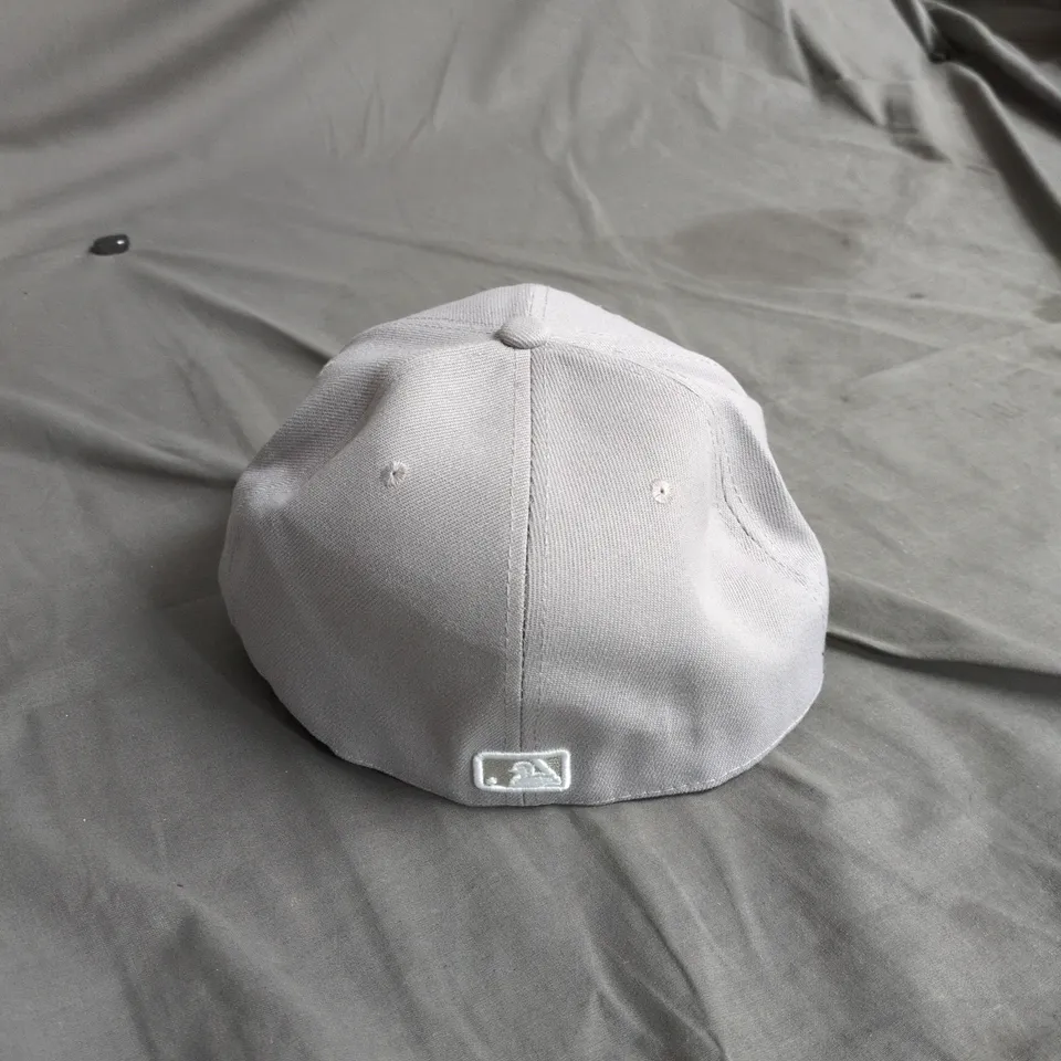NEW ERA 59FIFTY GREY BASEBALL CAP – NY YANKEES - SIZE 8