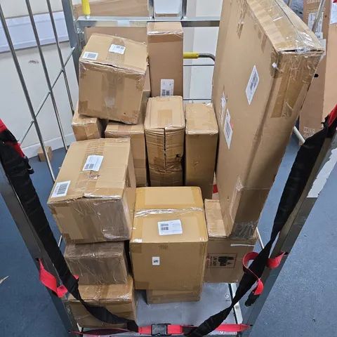 CAGE OF APPROXIMATELY 6 ASSORTED ITEMS TO INCLUDE - GARDEN LIGHTS, GARDEN DECOR, AND DUVET SET ETC. - COLLECTION ONLY 