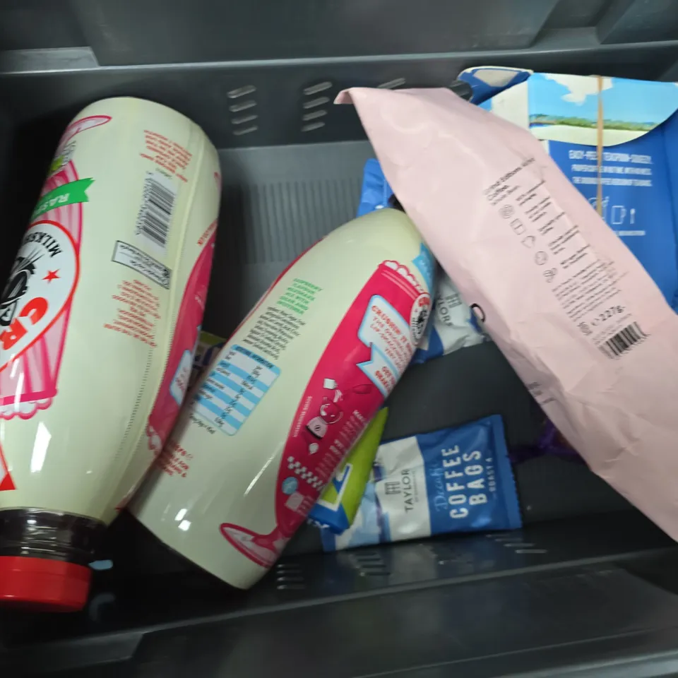 APPROXIMATELY 12 ASSORTED FOOD & DRINK ITEMS TO INCLUDE KENDAMIL FIRST INFANT MILK, CRUSHA RASPBERRY FLAVOUR, HOTEL CHOCOLAT MILK TO CARAMEL, ETC - COLLECTION ONLY