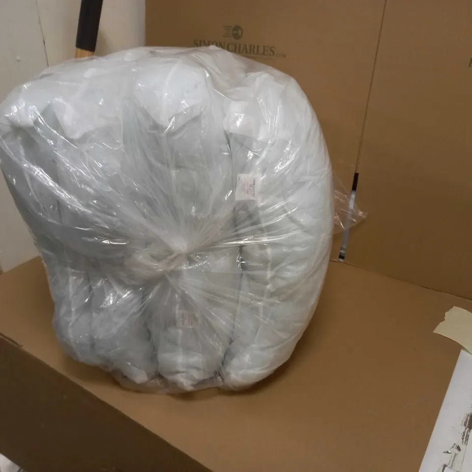 4 ASSORTED INNER CUSHIONS