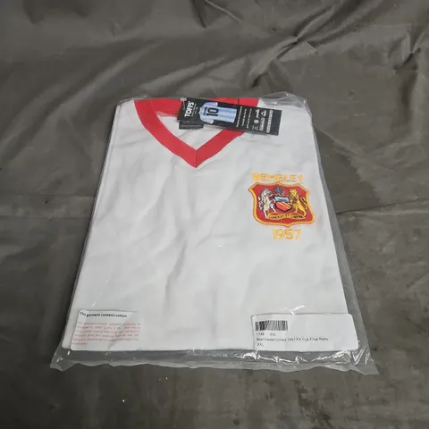 TOFFS MANCHESTER UNITED 1957 FA CUP FINAL RETRO SHIRT IN WHITE/RED SIZE XXL