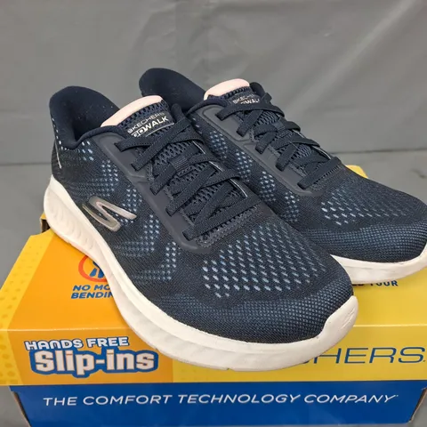 BOXED PAIR OF SKECHERS GO WALK SLIP-INS IN NAVY - UK 5