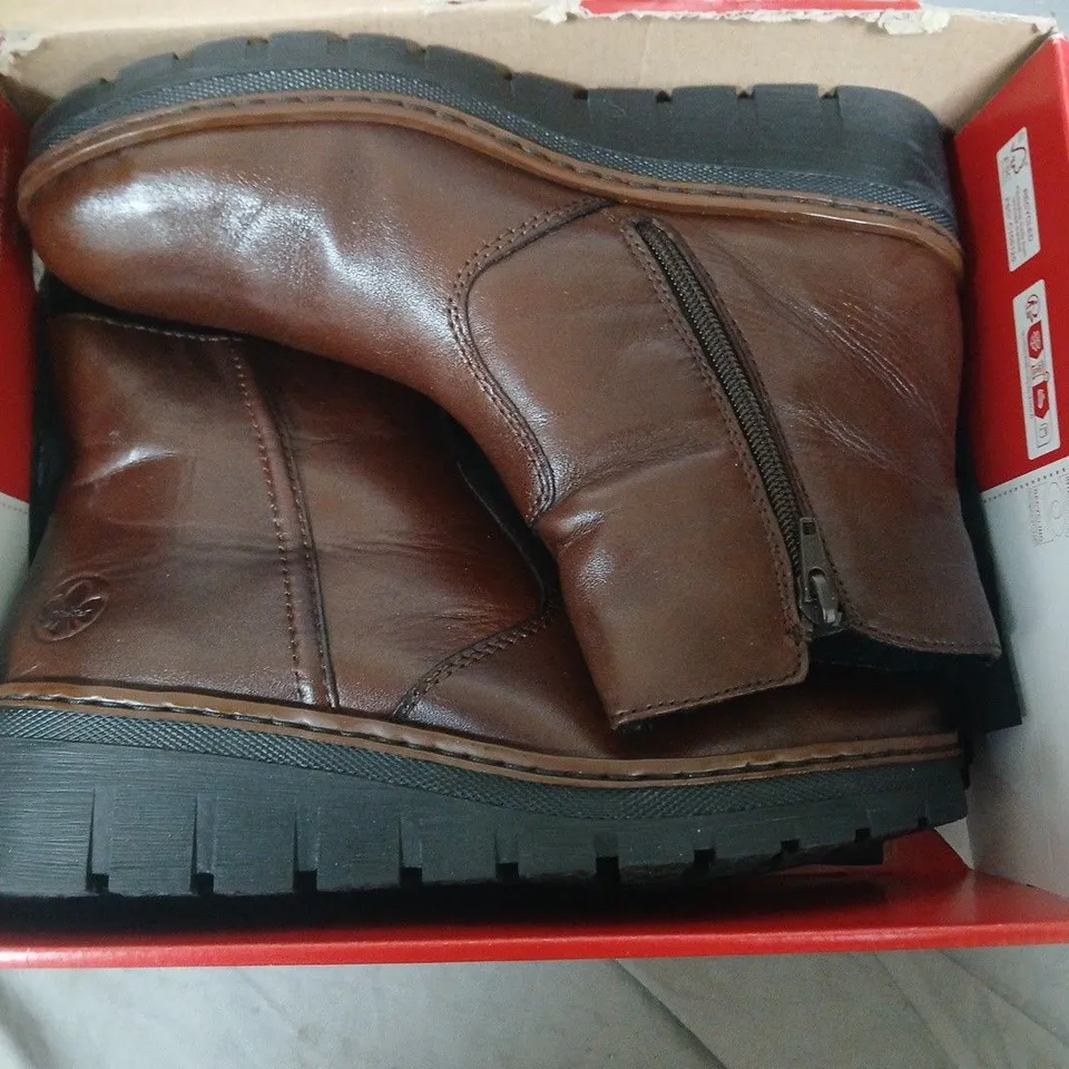 BROWN LEATHER ANKLE BOOTS WITH SIDE ZIP SIZE 6.5