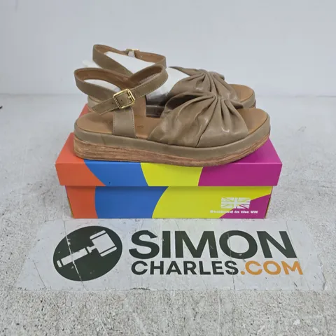 BOXED PAIR OF ADESSO ITALIA LEATHER SANDALS IN BISCUIT - SIZE 40