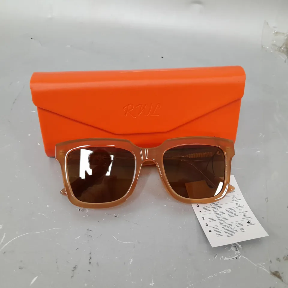 RWL SUNGLASSES WITH ORANGE CASE 