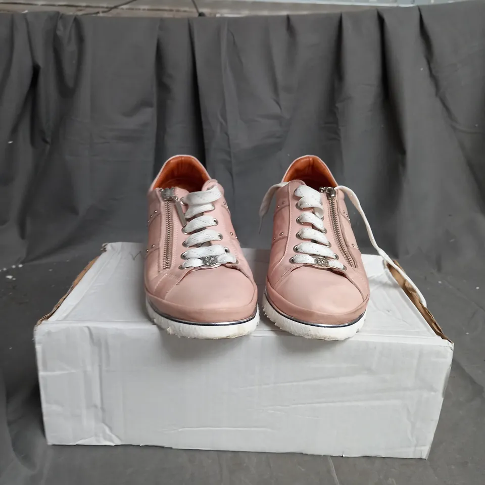BOXED MODA IN PELLE BRASINA TRAINER SIZE 6