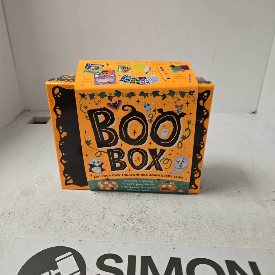 BOO BOX HALLOWEEN CRAFT KIT – BOXED (INCLUDES: STENCIL, FELT SHEETS, PVA GLUE, FLUFFY SQUARES, STICKERS, PUMPKIN CRAYONS, PAINTS, PAINTBRUSH, ACTIVITY BOOK, STORYBOOK)